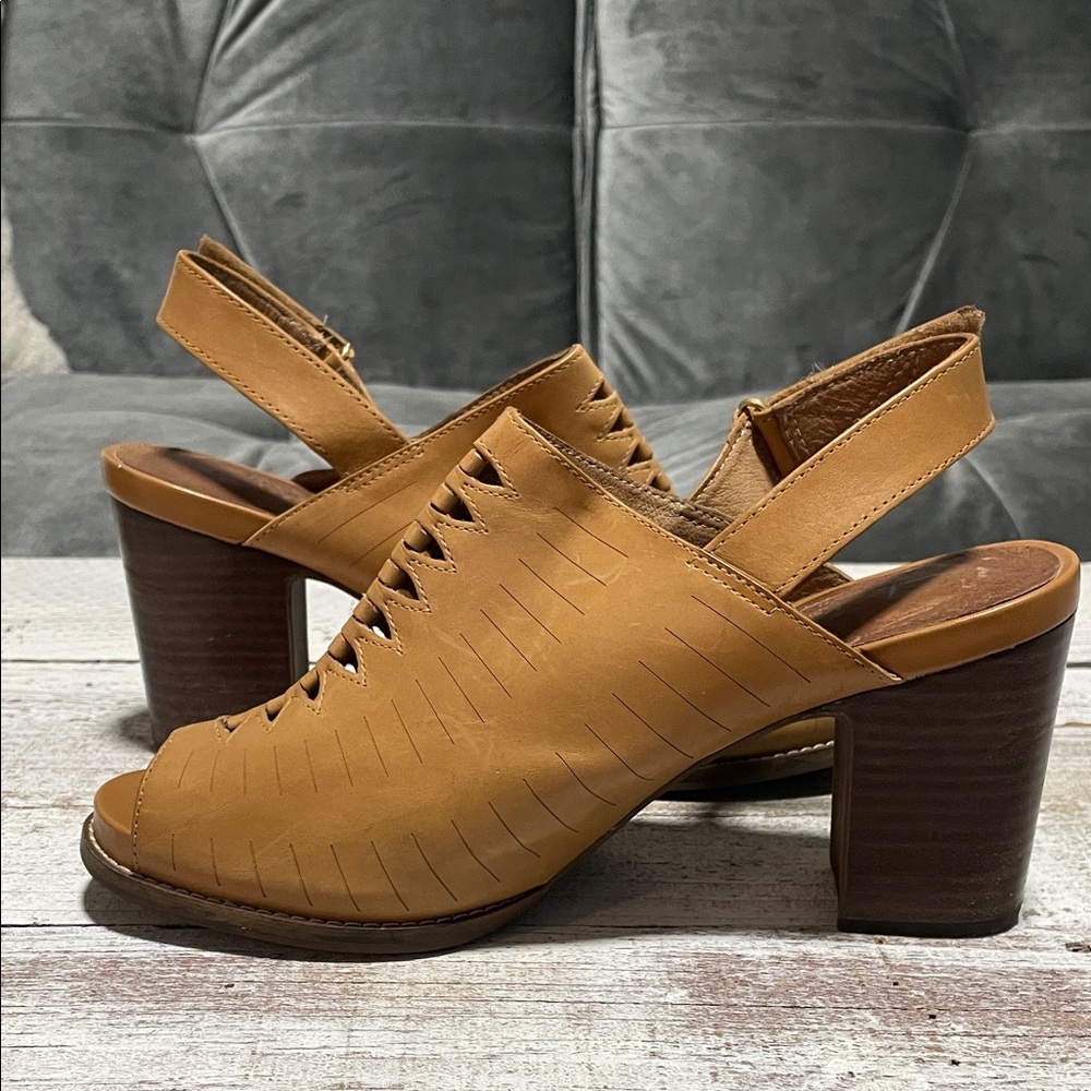 CLARKS Tan Women's Briatta Slingback Heels Size 9 - Picture 4 of 7